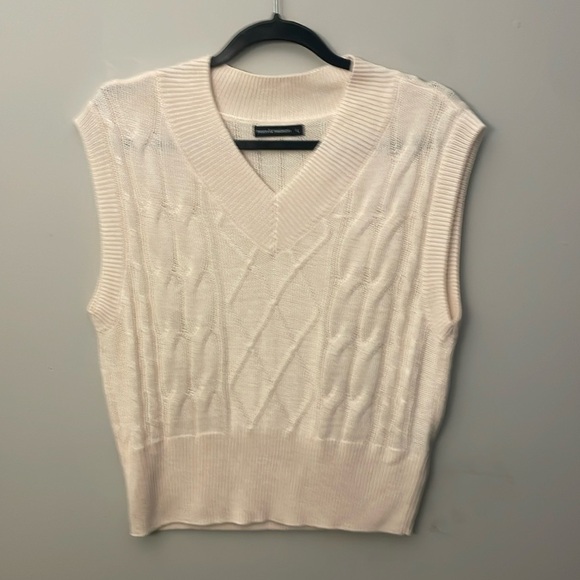 Moon and Madison sweater vest in a size large. - Picture 1 of 5
